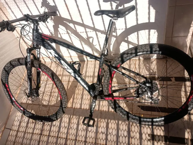 BICICLETA BIKE KSW VERMELHA E PRETA, ABERTO A NEGOCIAÇÃO