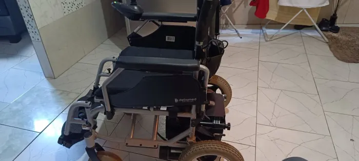 CADEIRA DE RODAS MOTORIZADA D900