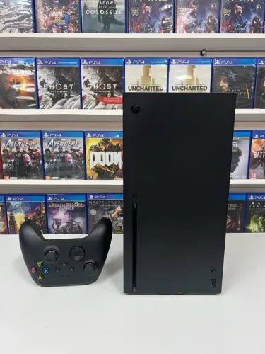 Xbox Series X semi novo com 1 controle -