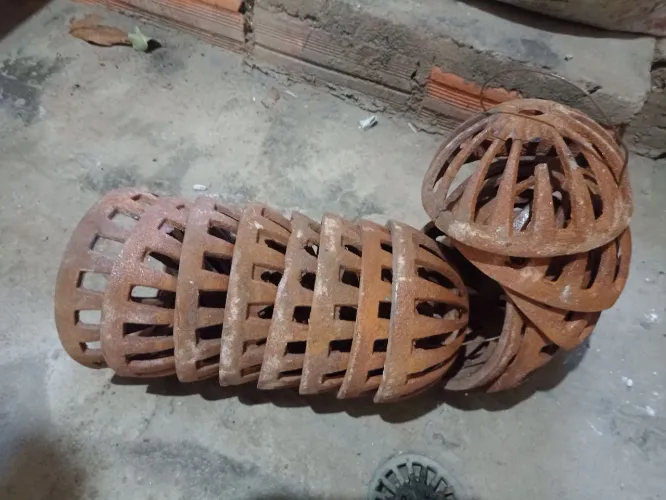 Ralo tipo abacaxi em ferro fundido 