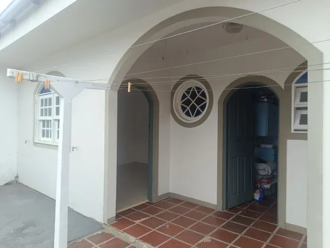 Excelente Localidade P/ Mulher Quarto com banheiro, internet incluso