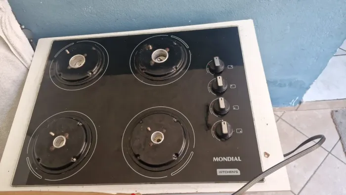 Fogão cooktop Mondial usado acompanha o suporte e um forninho