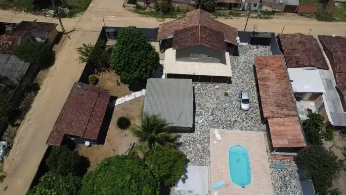 Casa com área de lazer na Colônia em Eunápolis