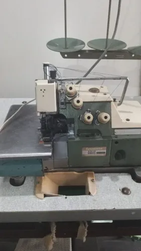 Máquina de costura interloque bitola larga 