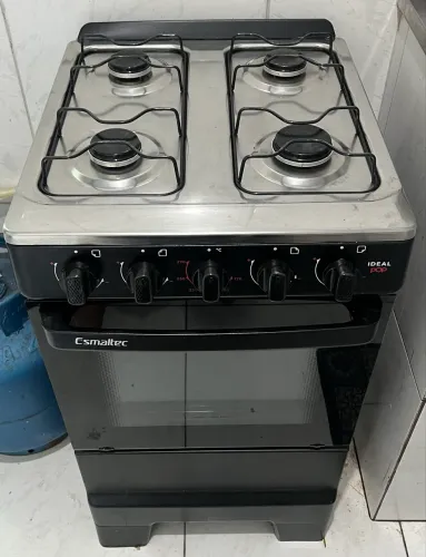 Fogão esmaltec preto, não é elétrico.