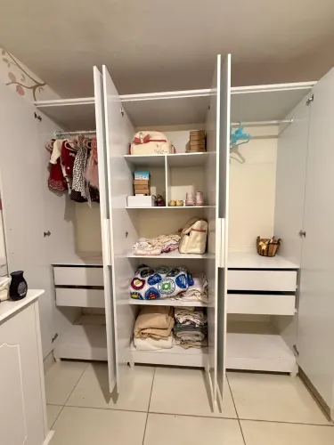 Guarda roupas semi novo