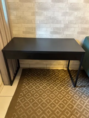 Escrivaninha Preta em MDF 120x60 cm - Perfeita para Home Office / Estudos