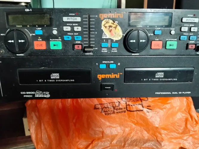 Duplo CD player Gemini profissional funcionando perfeitamente