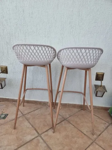 Banqueta alta polipropileno e aço monaco