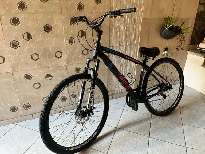 BICICLETA TODA CUSTOMIZADA ARO 29 C/21 MARCHAS (Semi nova)