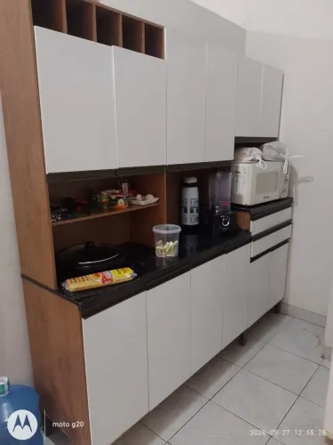 Armário de cozinha 12 portas com 2 gavetas branco c/marrom