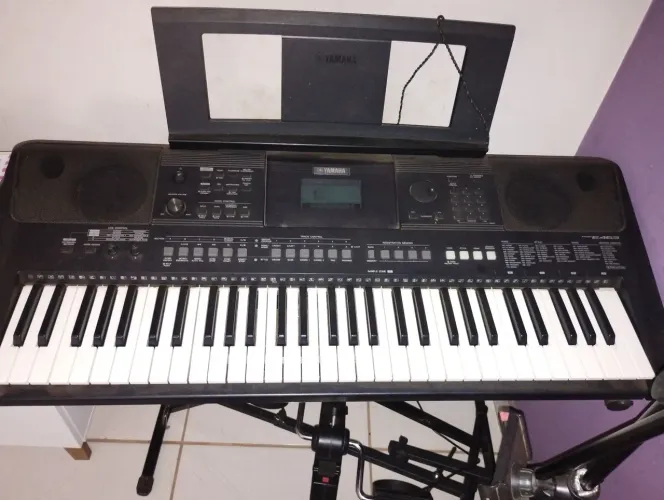Teclado Yamaha, semi novo, PSR_E463