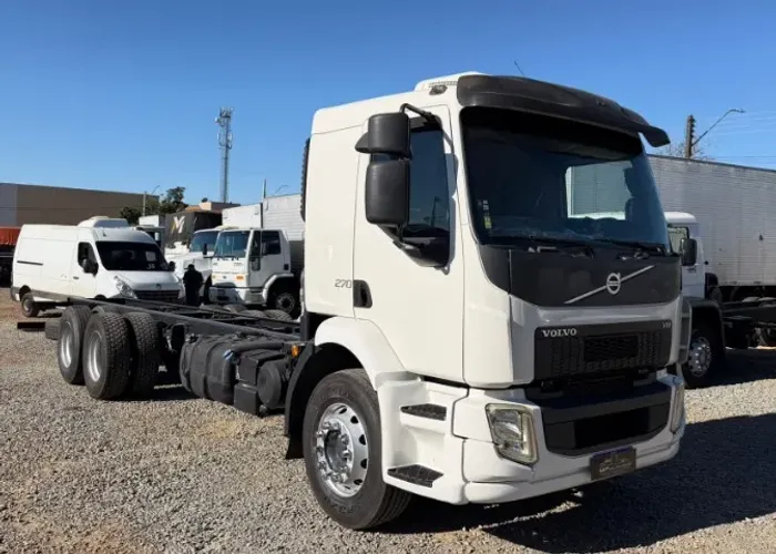 VOLVO VM 270 ANO 2015 6X2