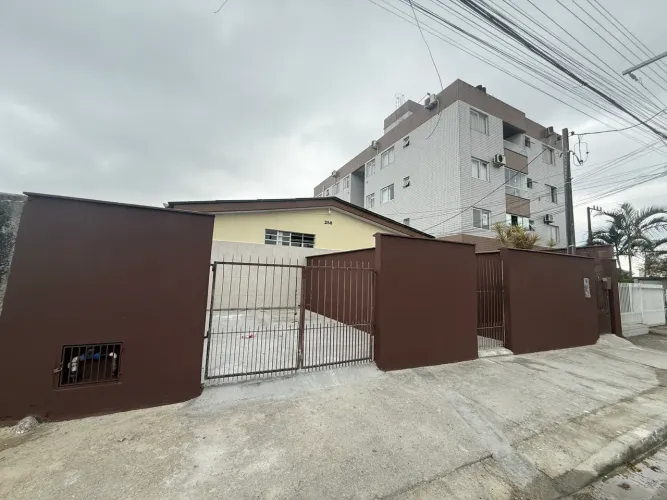 Apto de 1 quarto com caução sem mobília
