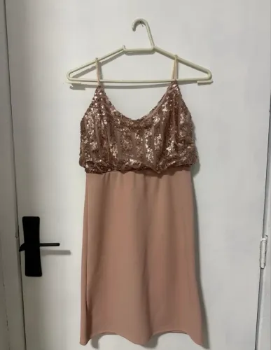 Vestido rosa com paetê