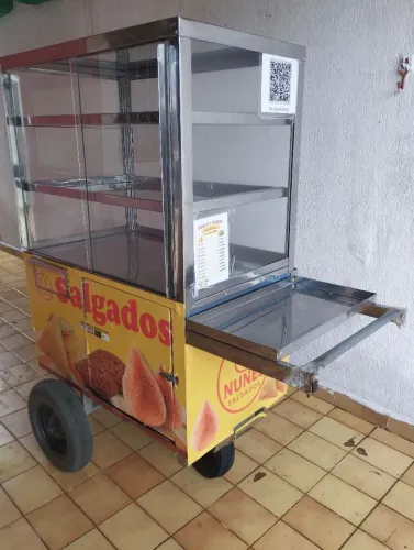 Vendo esse carrinho de salgados e doces