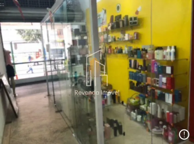 LARISSA II - Loja Comercia de 85m² com depósito e 01 banheiro à venda na região da Consola