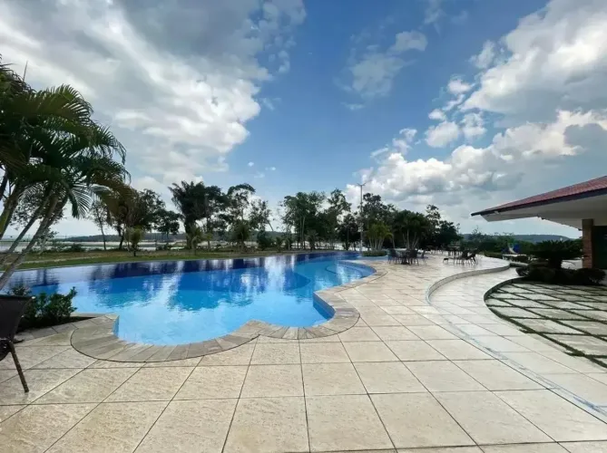 Praia dos Passarinhos / Lote com 800m² / limpo / plano