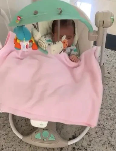 Cadeira de balanço bebê automática vibratória musical e som útero Fisher Price