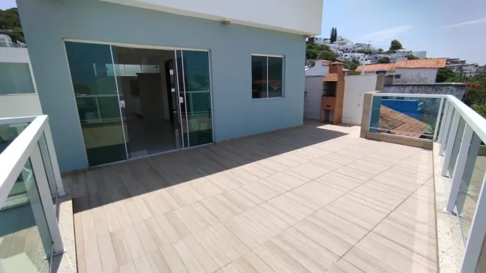 Cobertura à venda em Arraial do Cabo-RJ, bairro Canaã: 2 quartos, 1 suíte, 2 salas, 1 vaga
