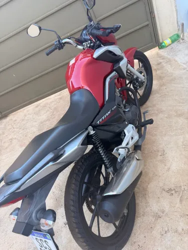 Moto nova 8000km rodado