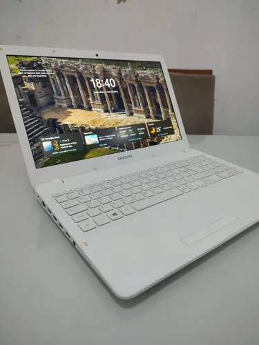 NOTEBOOK SAMSUNG EXPERT Processador Intel, Memória de 4GB DDR4 + SSD 128Gb. Semi Novo