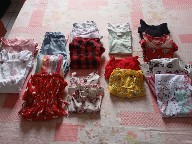 Lote de roupa de menina