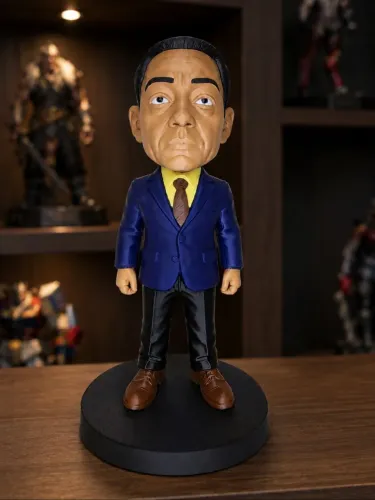 Boneco Gustavo Fring Breaking Bad Colecionável 23,2 cm