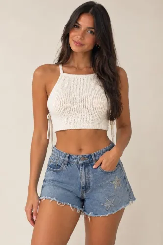 Cropped branco e short jeans 
