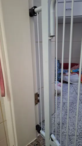 PORTÃO AJUSTÁVEL PARA PET E BEBÊ. COMPRIMENTO 0.70 cents até 0.80 centímetros por 0.80 alt