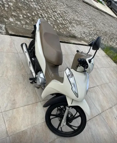 Moto extra sem nada a fazer 