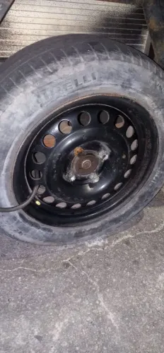 Par aro de ferro 14, 4 furos com pneus