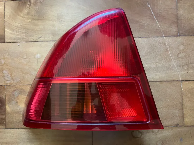 Lanterna Traseira Esquerda (motorista) carroceria original Honda Civic 2001/2002