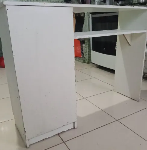 Mesa de escritório/ Manicure R$100