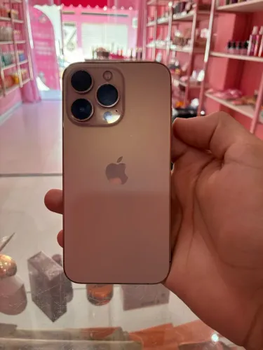 iPhone 13 Pro, pouquíssimas marcas de uso, 128gb, 76% de saúde da bateria