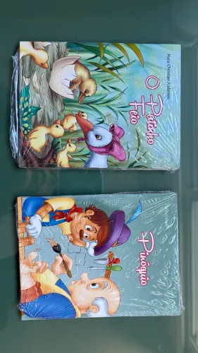 Livros infantis O patinho feio e Pinóquio