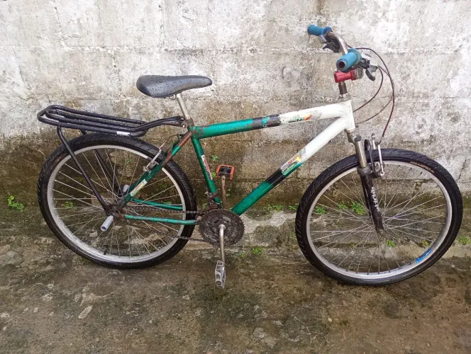 Bicicleta aro 26 pintura original pneus novos