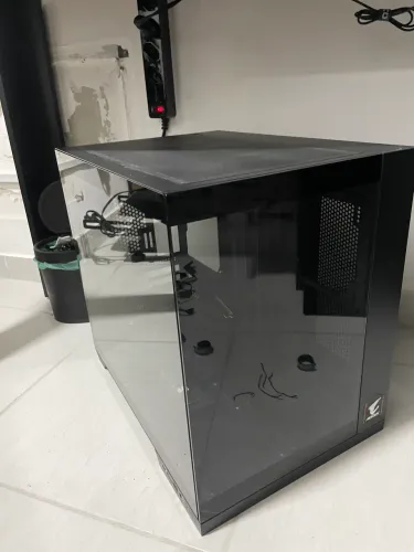 Gabinete Redragon Wideload Pro + Suporte Vertical GPU
