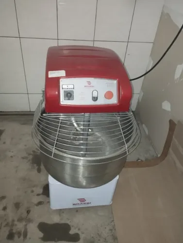 Forno 10 esteiras e masseira capacidade 25 kilos de farinha