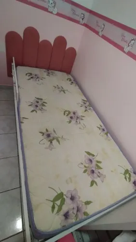 Cama em excelente estado sem colchão 