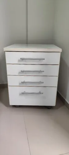Cômoda branca pequena (mini armário)