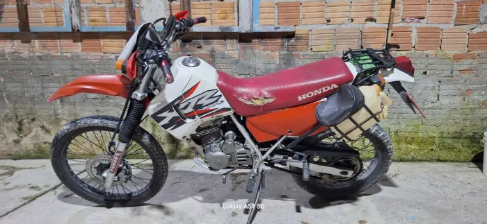 Moto Honda xr200 R$8.000 