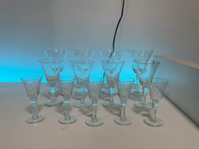 Aceito oferta- conjunto de taças de cristal antigas  3 tamanhos - 4 peças cada  +60 anos