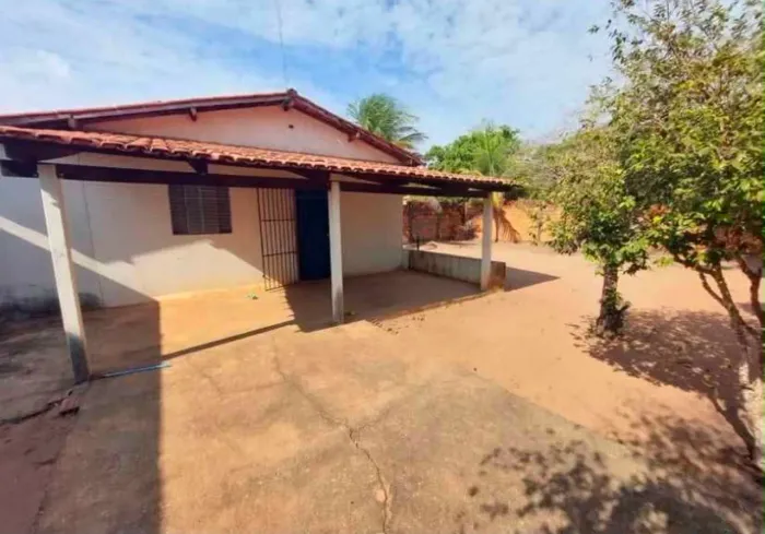 Casa com terreno em Santa Isabel