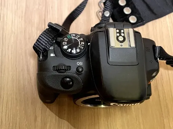 Canon EOS Rebel SL1 (100D) - Corpo em ótimo estado