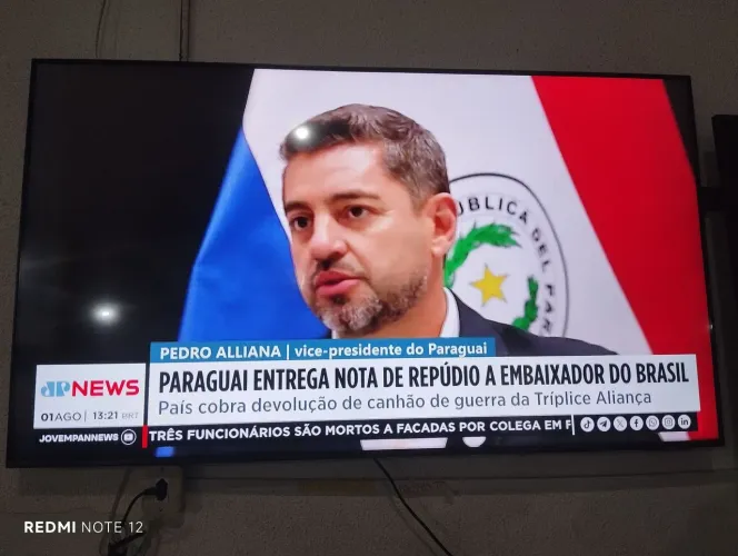 Tv 32 polegadas smart e LED promoção aqui e amostra mais vai na caixa