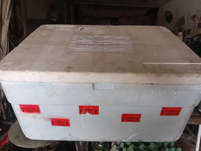 1 caixa isopor 100 litros  com dreno usada perfeito 