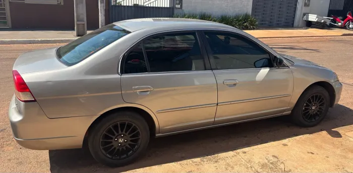 Honda Civic Sedan EX 1.7 16V 130cv Mec. 4P 2003