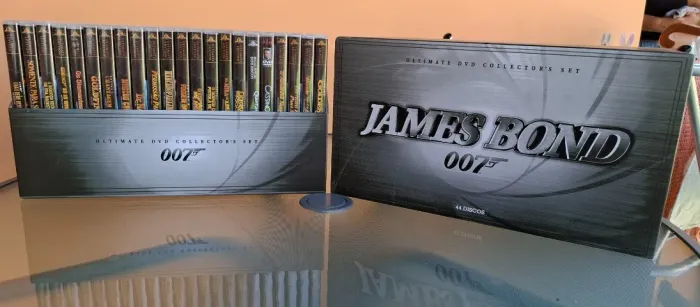 JAMES BOND 007 ULTIMATE DVD COLLECTOR'S SET - 44 DISCOS - [USADO]