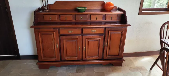 Vendo mesa e balcão para sala de jantar